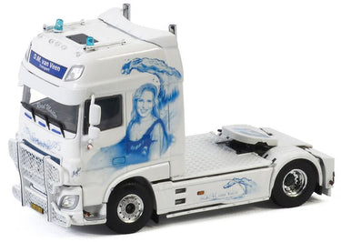 01-3307 Tracto DAF XF Super Space 4x2 Cab D.M Van Veen Escala 1:50 - KATZER